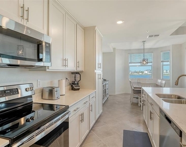 12140 Wellen Golf Street - Photo Thumbnail 19