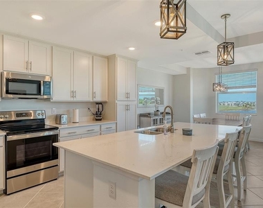 12140 Wellen Golf Street - Photo Thumbnail 18