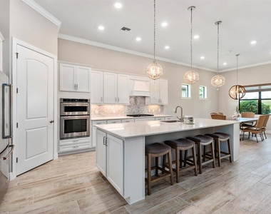 5610 Rain Lily Court - Photo Thumbnail 9