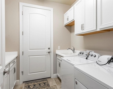 5610 Rain Lily Court - Photo Thumbnail 21