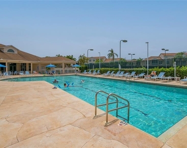 8370 Wingate Drive - Photo Thumbnail 18