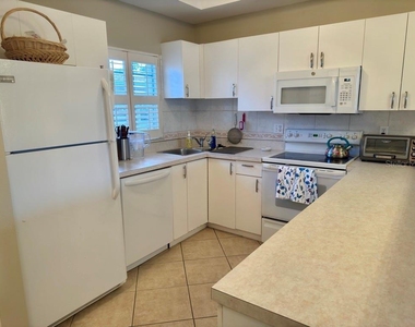 8370 Wingate Drive - Photo Thumbnail 2