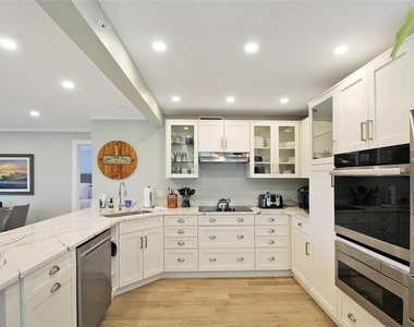 1335 Siesta Bayside Drive - Photo Thumbnail 9