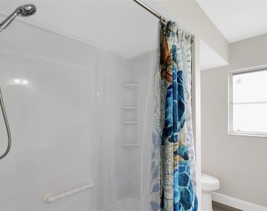 1127 De Leo Drive - Photo Thumbnail 21