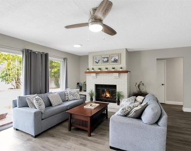 1127 De Leo Drive - Photo Thumbnail 16