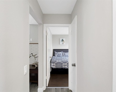 1127 De Leo Drive - Photo Thumbnail 25
