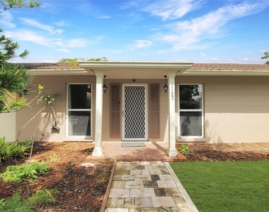 1127 De Leo Drive - Photo Thumbnail 2