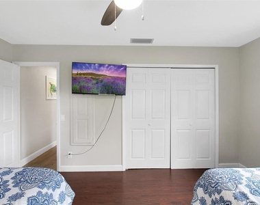 1127 De Leo Drive - Photo Thumbnail 24
