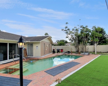 1127 De Leo Drive - Photo Thumbnail 41