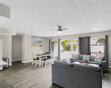 1127 De Leo Drive - Photo Thumbnail 14