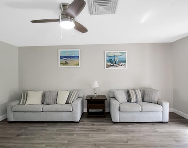 1127 De Leo Drive - Photo Thumbnail 5