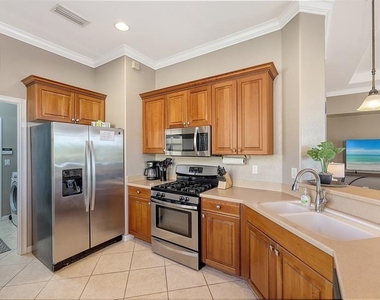 121 Savona Way - Photo Thumbnail 15
