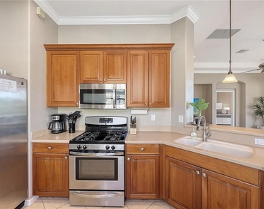 121 Savona Way - Photo Thumbnail 16