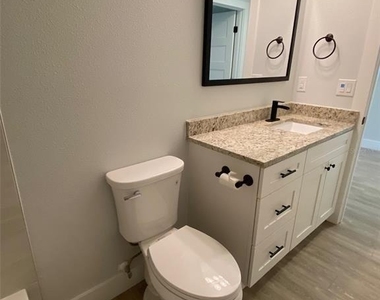 2933 Maiden Lane - Photo Thumbnail 15
