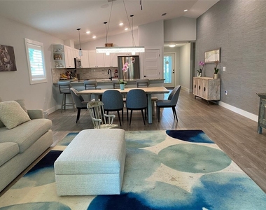 2933 Maiden Lane - Photo Thumbnail 13