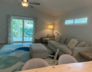 2933 Maiden Lane - Photo Thumbnail 8