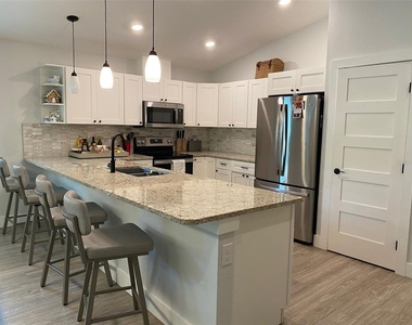 2933 Maiden Lane - Photo Thumbnail 7