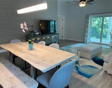 2933 Maiden Lane - Photo Thumbnail 10