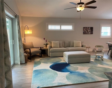 2933 Maiden Lane - Photo Thumbnail 11