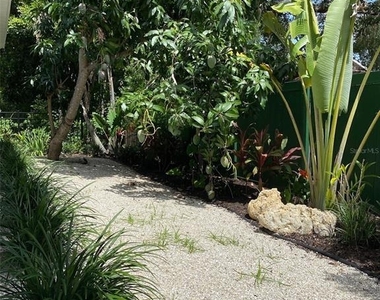 2933 Maiden Lane - Photo Thumbnail 29