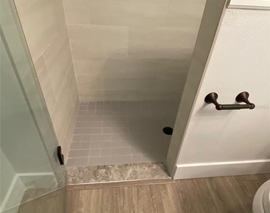 2933 Maiden Lane - Photo Thumbnail 17
