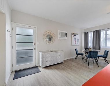 1901 Hyde Park Street - Photo Thumbnail 4