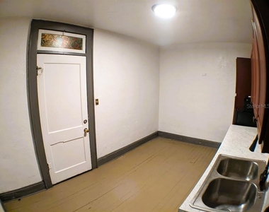 401 Colonia Lane E - Photo Thumbnail 9