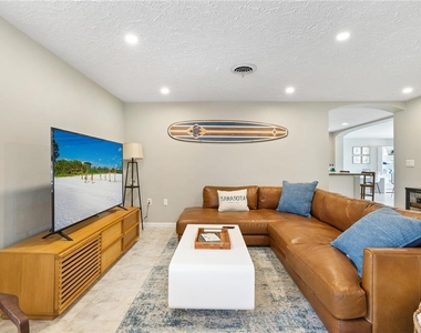 2365 Bay Street - Photo Thumbnail 4