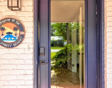 2365 Bay Street - Photo Thumbnail 2