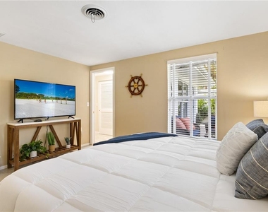 2365 Bay Street - Photo Thumbnail 32