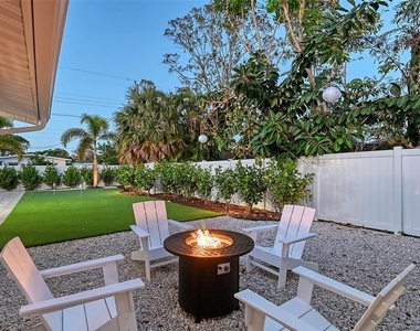 2365 Bay Street - Photo Thumbnail 11