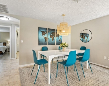 2365 Bay Street - Photo Thumbnail 15