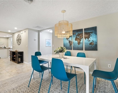 2365 Bay Street - Photo Thumbnail 16