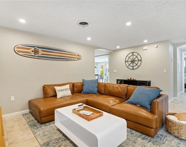 2365 Bay Street - Photo Thumbnail 14