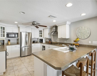 2365 Bay Street - Photo Thumbnail 18