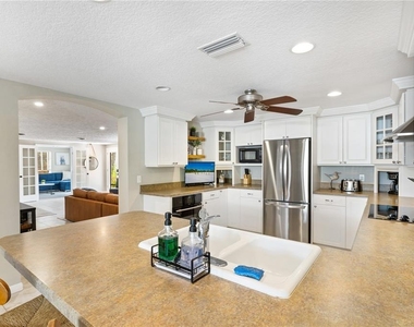 2365 Bay Street - Photo Thumbnail 19