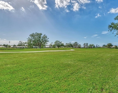 917 Wexford Boulevard - Photo Thumbnail 44