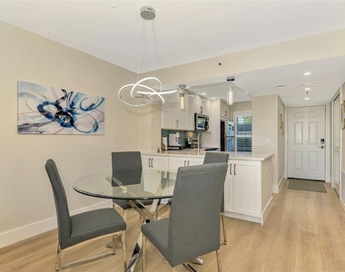 917 Wexford Boulevard - Photo Thumbnail 12