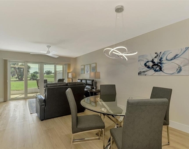 917 Wexford Boulevard - Photo Thumbnail 5