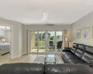 917 Wexford Boulevard - Photo Thumbnail 8