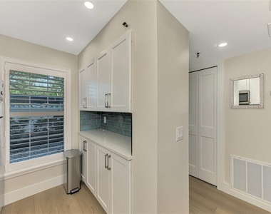 917 Wexford Boulevard - Photo Thumbnail 19