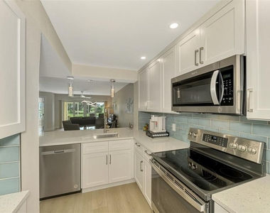 917 Wexford Boulevard - Photo Thumbnail 21