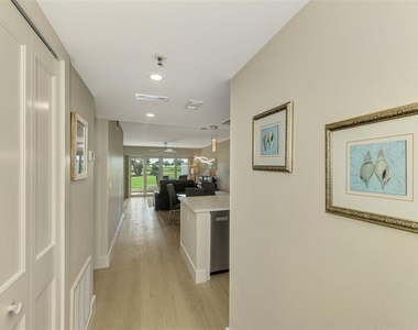 917 Wexford Boulevard - Photo Thumbnail 4