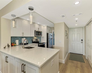917 Wexford Boulevard - Photo Thumbnail 14