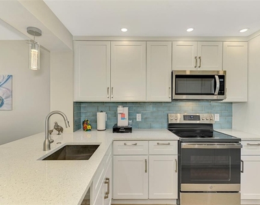 917 Wexford Boulevard - Photo Thumbnail 18