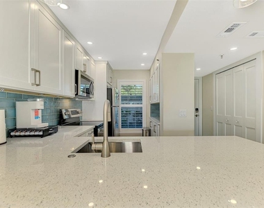 917 Wexford Boulevard - Photo Thumbnail 15