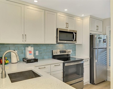 917 Wexford Boulevard - Photo Thumbnail 17