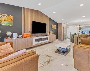 5611 Summer Side Lane - Photo Thumbnail 9