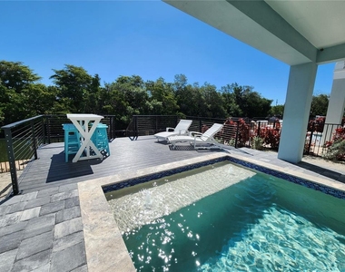 4325 Marina View Way - Photo Thumbnail 2