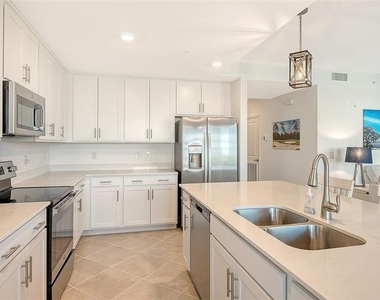 12140 Wellen Golf Street - Photo Thumbnail 17